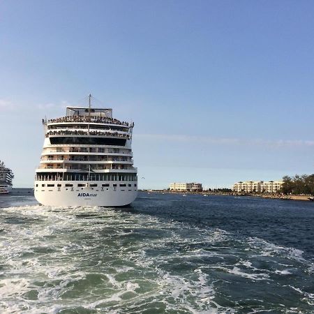 Ferienhaus Am Yachthafen, Moewe Apartment Rostock Ngoại thất bức ảnh