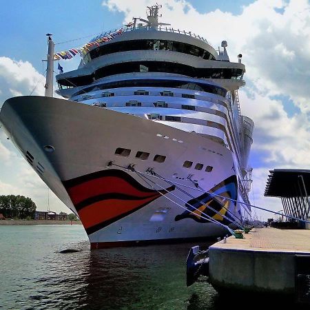 Ferienhaus Am Yachthafen, Moewe Apartment Rostock Ngoại thất bức ảnh