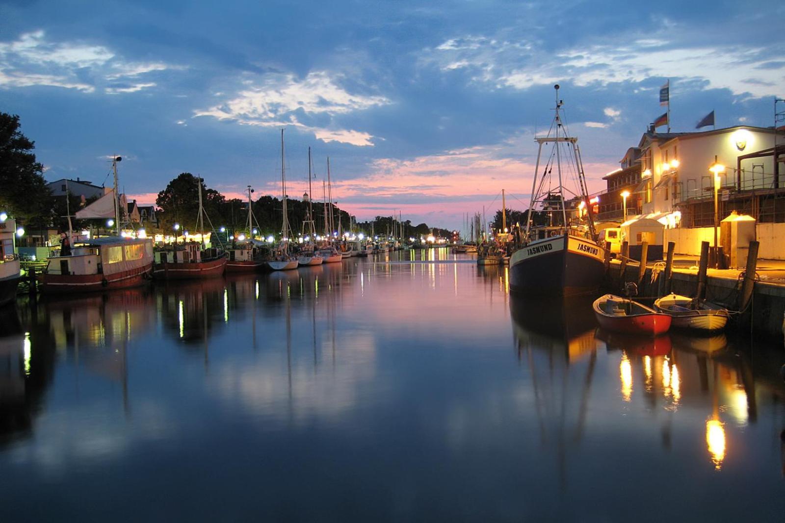 Ferienhaus Am Yachthafen, Moewe Apartment Rostock Ngoại thất bức ảnh